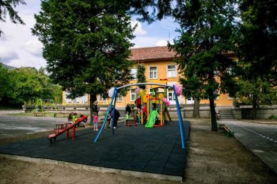 Основна сграда с. Паталеница 2