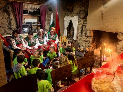 Група "Пчеличка" с. Паталеница изработиха мартенички за полицаите 2
