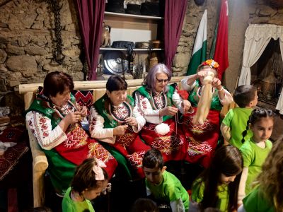 Група "Пчеличка" с. Паталеница изработиха мартенички за полицаите 5