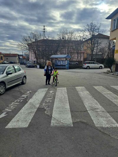 "Аз карам колело с баба" 4