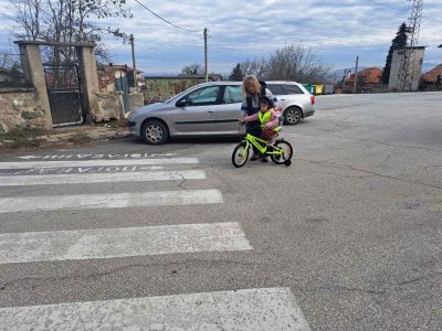 "Аз карам колело с баба" 5