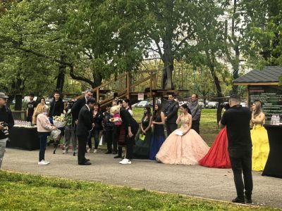 Засаждане на японски вишни от децата на група "Пчеличка" към ДГ "Детелина" 7